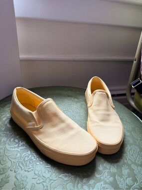 Van’s Slipon Sneakers Monochromatic Pale Pastel Yellow 7M 8.5W